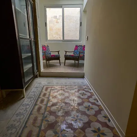 Magic In The Heart Of Old Gozo ビクトリア